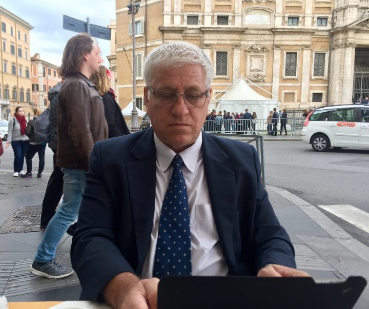 Blogging in Piazza di Santa Maria